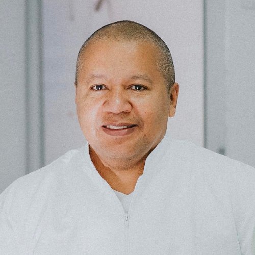 Armando Ariño - Odontólogo